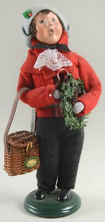 Traditional Assorted Carolers Shopper Boy With Wreath-Red Coat Lace - No Box Nb1187