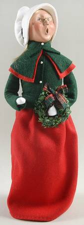 Traditional Assorted Carolers Shopper Woman With Wreath - No Box Nb1250
