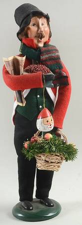 Traditional Assorted Carolers Shopper Man With Cranberries - No Box Nb1223