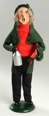 Traditional Assorted Carolers Man With Lantern And Wreath-Green Coat - No Box Nb1450