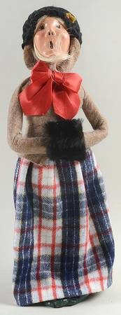 Traditional Assorted Carolers Woman With Black Muff-Brown Coat/Plaid - No Box Nb1437