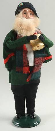 Traditional Assorted Carolers Bearded Man With Bucket Of Apples-Green - No Box Nb1478