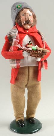 Traditional Assorted Carolers Man With Gingerbread Man-Red Coat - No Box Nb1470