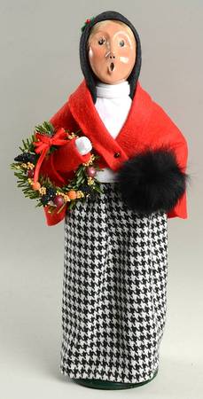 Traditional Assorted Carolers Woman With Muff And Wreath - Nb663, No Box