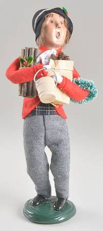 Traditional Assorted Carolers Shopper Man With Wreath With Wood-Pineco - No Box
