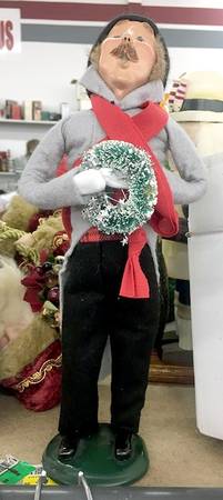 Traditional Assorted Carolers Mustache Man With Wreath-Grey Coat - No Box Nb1585
