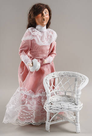 Spring & Summer Carolers Woman With Tea Cup - Pink - No Box