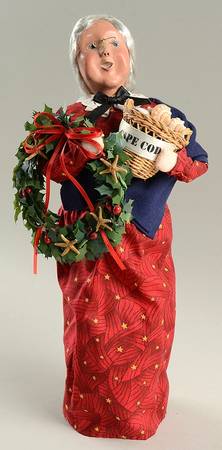 Spring & Summer Carolers Grandmother With Seashells And Wreath - No Box