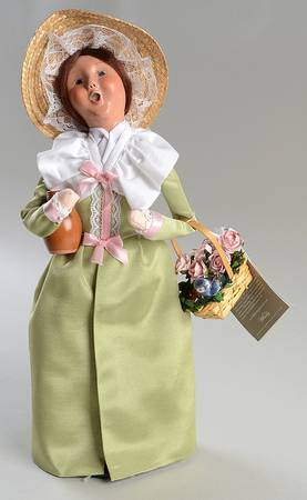 Williamsburg Woman With Flower Basket And Jug - No Box