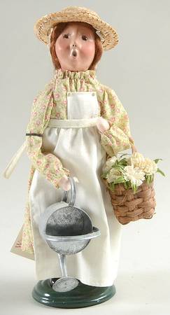 Williamsburg Girl With Flower Basker And Watering Can - No Box