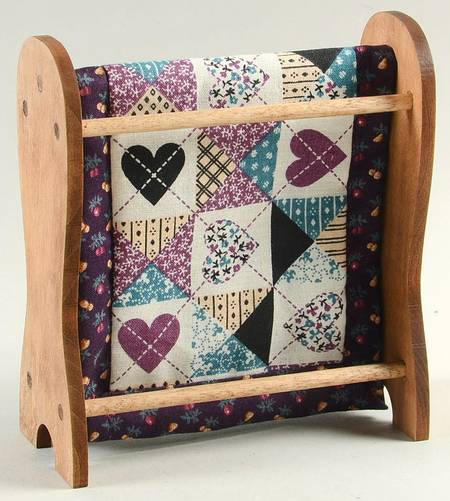 Amish Collection Quilt Stand With Quilt - No Box