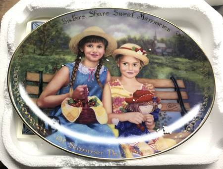 Seasons of Sharing Sisters Share Sweet Memories - No Box