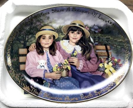 Seasons of Sharing Sisters Share A Bouquet Of Lov - No Box