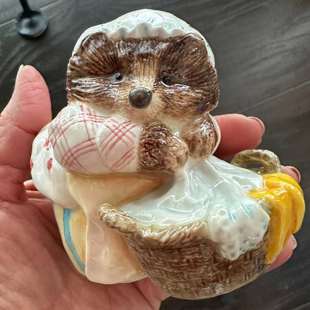 Beatrix Potter Classics Mrs Tiggy-Winkle With Basket - Boxed