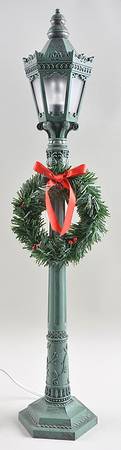 Accessories Lamppost With Wreath-Antique Green - No Box