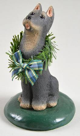 Singing Dogs Doberman With Wreath - No Box