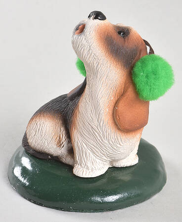 Singing Dogs Basset Hound With Green Earmuffs - No Box 238