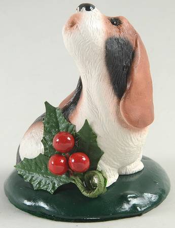 Singing Dogs Basset Hound With Holly - No Box