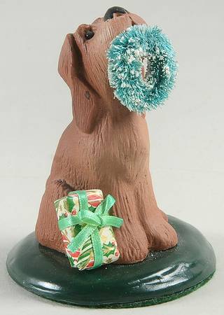 Singing Dogs Bloodhound With Wreath & Gift - No Box