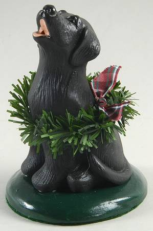 Singing Dogs Black Labrador With Wreath - No Box