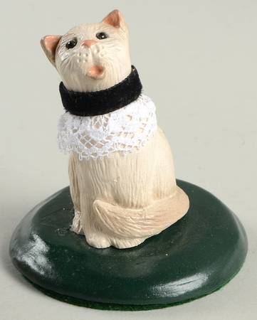 Singing Cats Cat With Black Collar & Lace - No Box