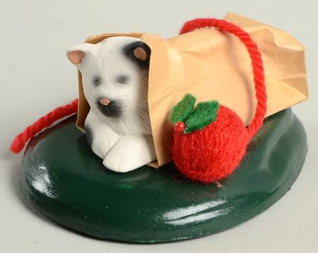 Singing Cats Cat Inside Bag With Red Yarn - No Box