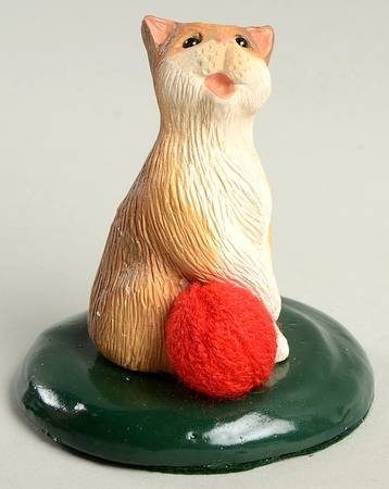 Singing Cats Cat With Red Yarn Ball - No Box