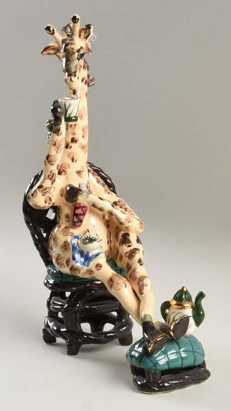 Clayworks Figurine Giraffe Lounging With Umbrella - Boxed