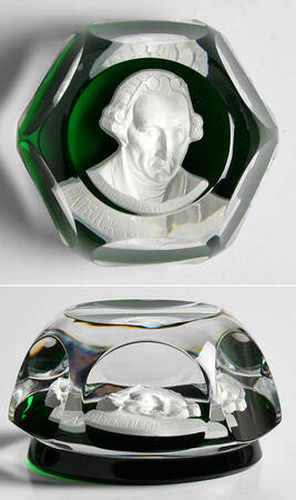 Sulphide Paperweight Patrick Henry - Green Smooth Base - Boxed