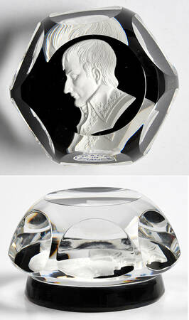Sulphide Paperweight Bonaparte - Garnet Smooth Base - Boxed