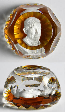 Sulphide Paperweight Will Rogers - Golden Yellow Star Cut - Boxed