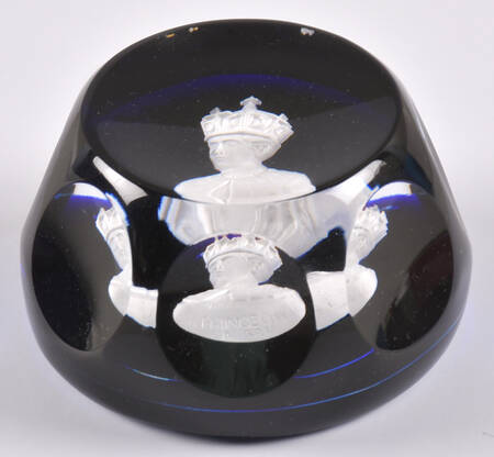 Cristal D' Albert Paperweight Prince Charles-Prince Of Wales - Boxed
