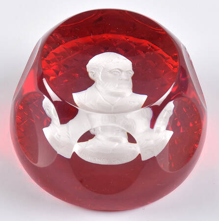 Cristal D' Albert Paperweight Ernest Hemingway - With Box