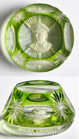Cristal D' Albert Paperweight General Douglas Macarthur - Boxed