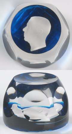 Cristal D' Albert Paperweight Gustaf Vi Adolf-King Of Sweden 85th Birt - Boxed