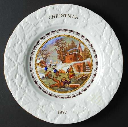 Coalport Christmas Plate Dangerous Skating/Skating On Thin Ice - Boxed