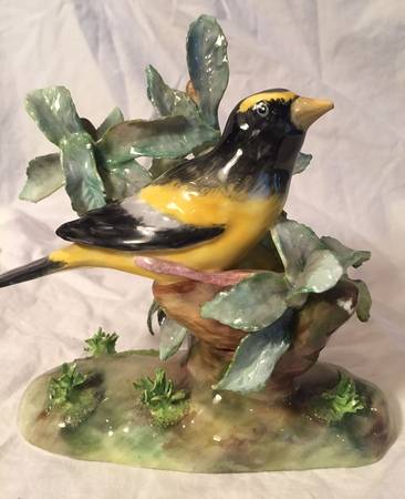 Bird Figurines Evening Grosbeak - No Box