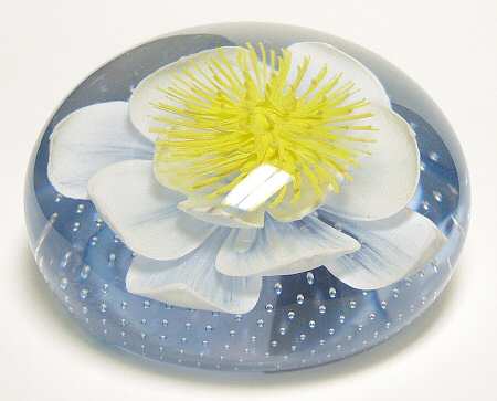 Caithness Paperweight Purity Of Heart - Boxed