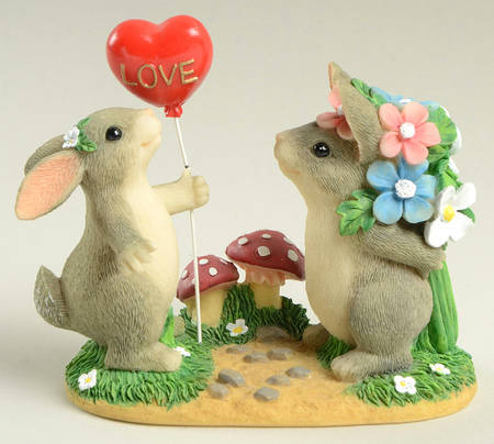 Charming Tails Love Is In The Air - Boxed