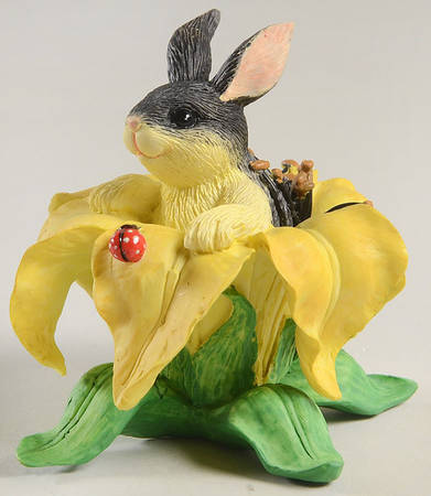 Charming Tails Binkey In A Lily - Box