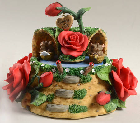 Charming Tails Tunnel Of Love - Boxed