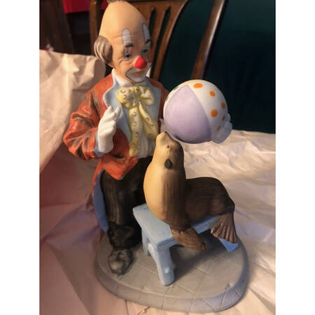 Capodimonte Giftware Clown And Seal With Ball - No Box