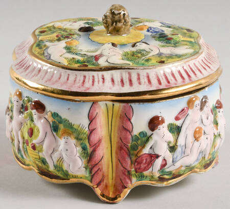 Capodimonte Giftware Cherubs/ Lion Finial - No Box
