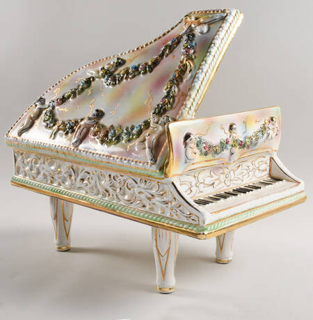 Capodimonte Giftware Piano -Cherubs - No Box