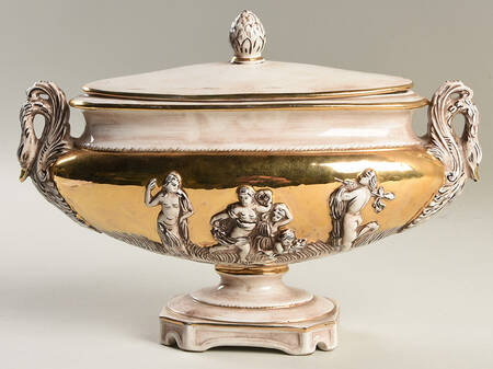 Capodimonte Giftware Oval Pedestal Box With Lid-Swan Handles - No Box