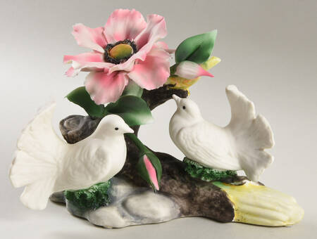 Capodimonte Giftware Two Doves Pink Flowers - No Box