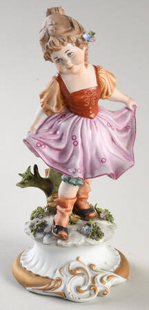 Capodimonte Giftware Girl In Pink Skirt  - No Box