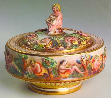 Capodimonte Giftware Round Box W/ Nude Finial - No Box