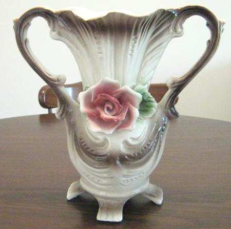 Capodimonte Giftware Urn-Red Rose - No Box