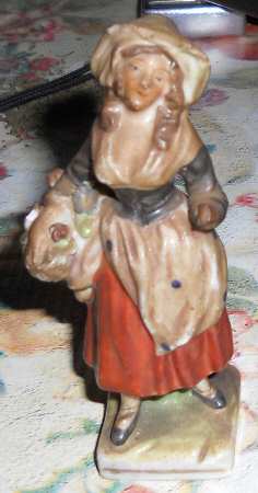 Capodimonte Giftware Woman With Basket - No Box